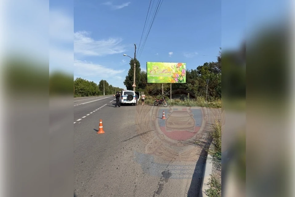 Сотрудники ГИБДД проводят проверку по факту ДТП. ФОТО: УГИБДД МВД по Луганской Народной Республике