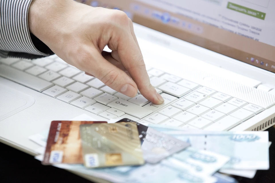 Волгоградцы уже не просто переводят деньги - они продают квартиры и машины после разговора с незнакомыми людьми.