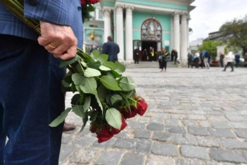 Гроб открыли на кладбище в день похорон Фото из архива КП