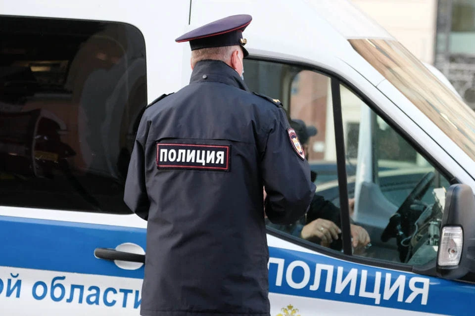Силовики изымают технику и документы в офисе Baza