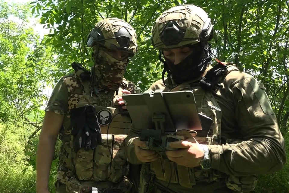Российские военные выполняют боевую задачу днем и ночью