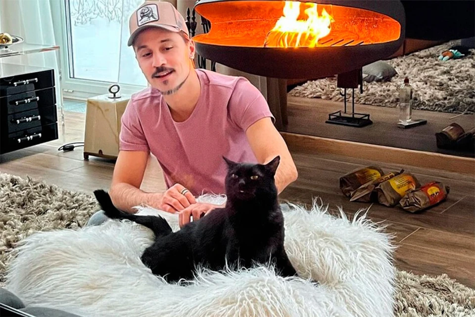 В прошлом году Дима Билан забрал из донецкого приюта кота по кличке Шахтер. Тот прожил там 11 лет.