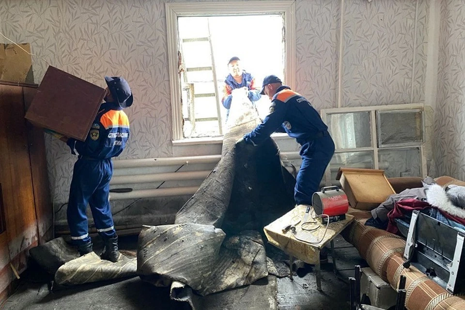 В Оймяконском районе восстанавливают дороги и продолжают выплаты пострадавшим. Фото: МЧС Якутии