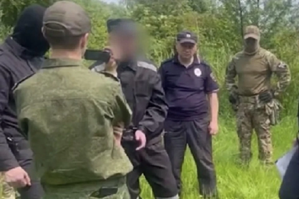 На месте своего первого убийства Юферев показал и рассказал все в деталях. Фото: скриншот с видео СУ СК по Калининградской области