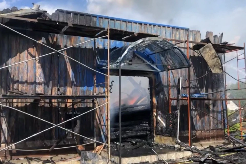 СК рассказал, что церковь в Жабинковском районе полностью сгорела. Фото: скриншот с видео телеграм-канала Жабинковского райсполкома