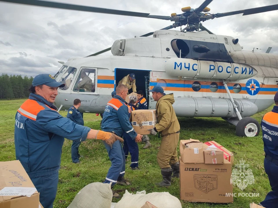 Айсен Николаев: выплаты пострадавшим от паводка в Якутии нужно ускорить. Фото: МЧС Якутии