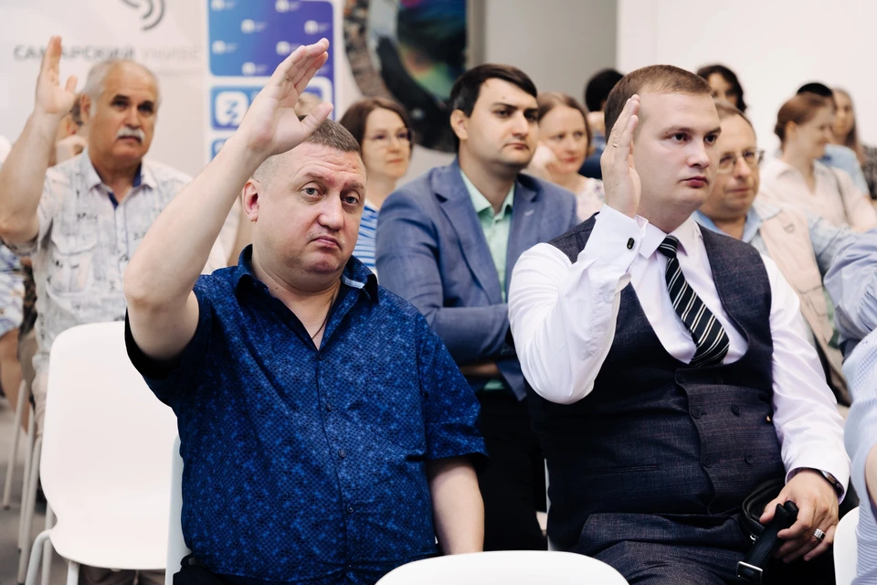 Члены реготделения «Знания» поддержали кандидатуру губернатора Вячеслава Федорищева на пост председателя наблюдательного совета общества в Самаре / Фото: Александр Зайцев