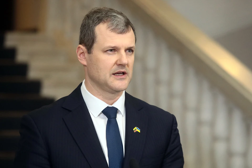 Премьер Литвы Гинтаутас Палуцкас, попавший в коррупционный скандал, заявил, что намерен взять отпуск на две недели, чтобы просто собирать мед.