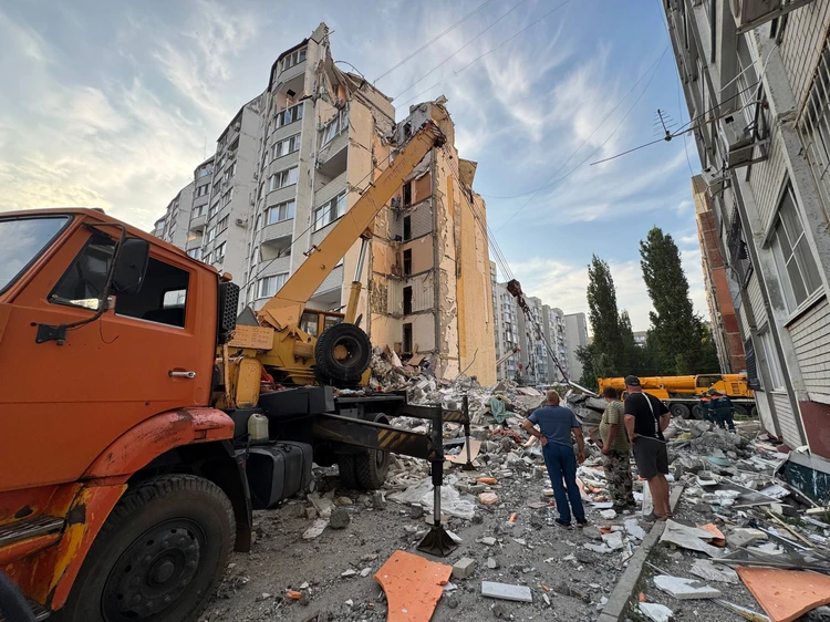 Под завалами все еще могут быть люди: что сейчас происходит на месте взрыва газа в доме в Саратове