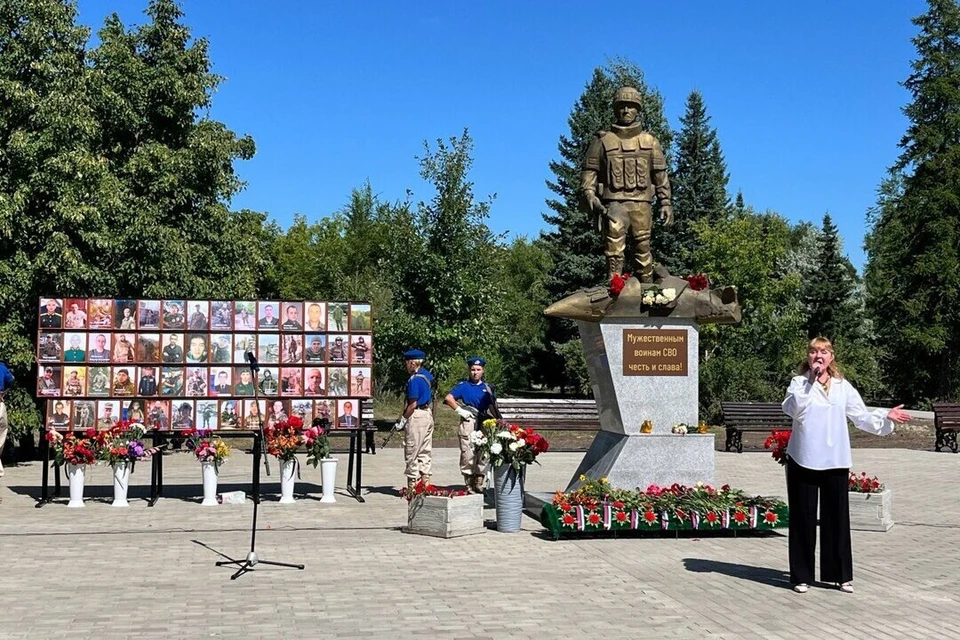 Монумент был возведён по инициативе местных жителей