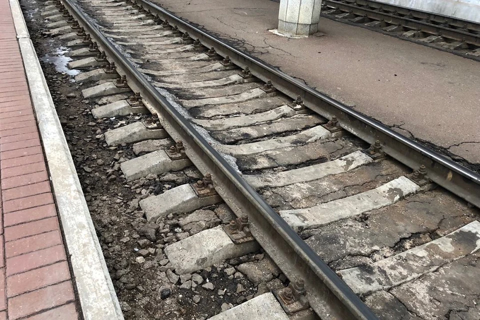 В Волгоградской области на участке железной дороги повреждено питание из-за падения обломков дрона. Фото носит иллюстративный характер.