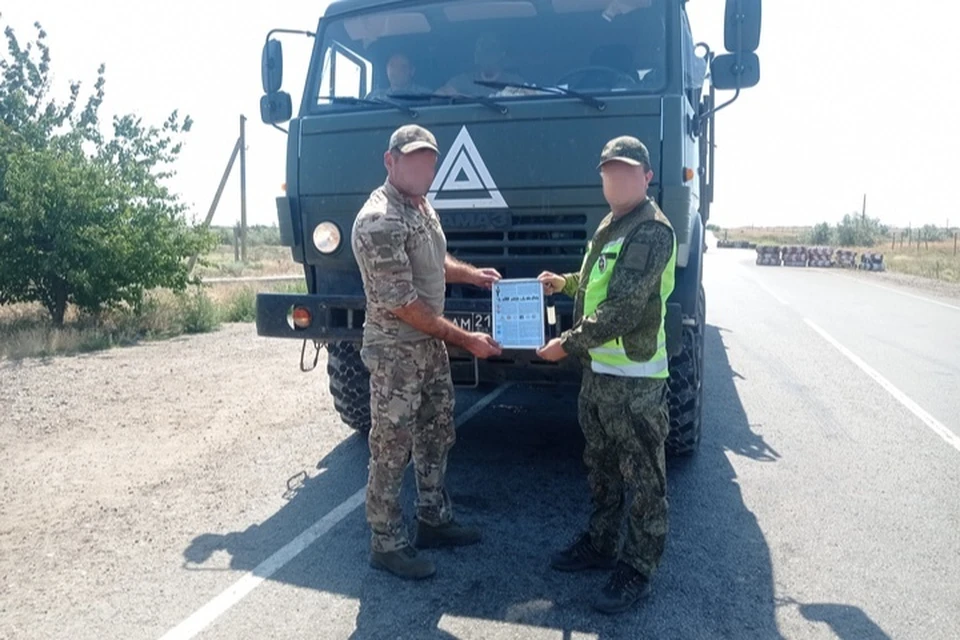 Военные автоинспекторы проверяют армейский автотранспорт. Фото: ВАИ Южного военного округа
