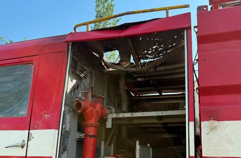 Пожарный автомобиль оказался поврежден при атаке беспилотника. Фото - тг-канал МЧС Запорожской области