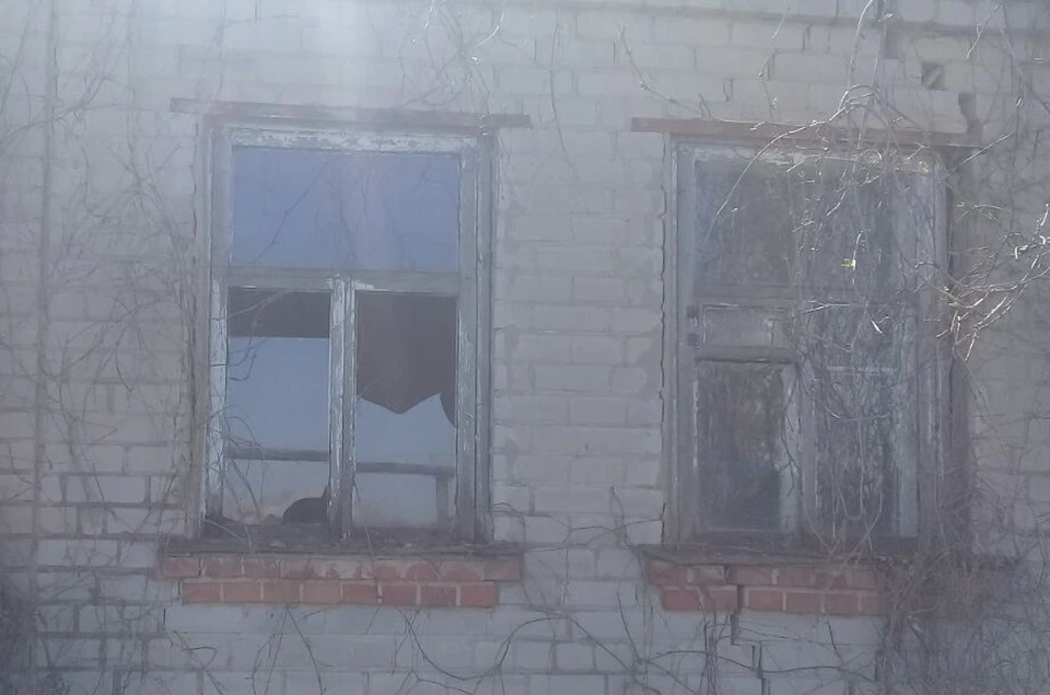 В селе Илек-Пеньковка Краснояружского района в результате атаки беспилотника ВСУ на частный дом ранена женщина.