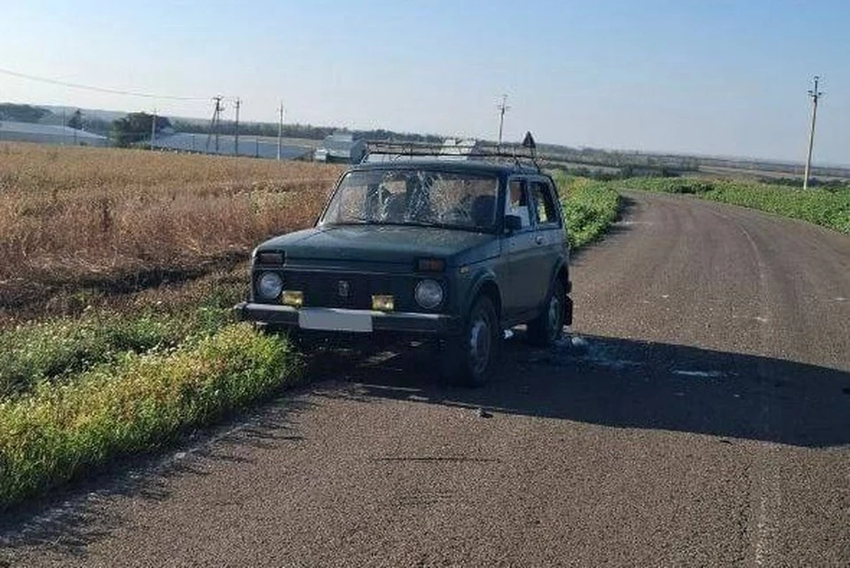 В хуторе Леоновка Валуйского округа дрон атаковал движущийся автомобиль.