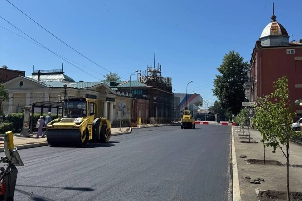 В Иркутске на улице Дзержинского уложили нижний слой асфальта. Фото: администрация города Иркутска