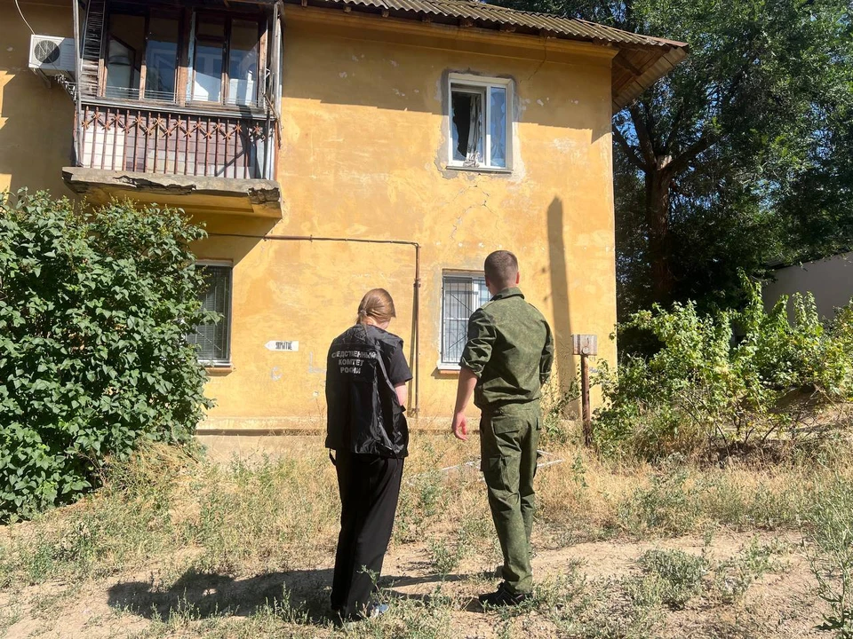 Взрывной волной в квартире выбило стекла. Фото: СУ СКР по Волгоградской области.