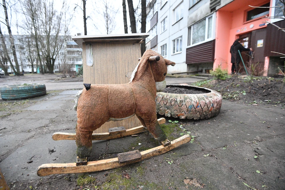 Решается вопрос о дальнейшей судьбе ребенка.