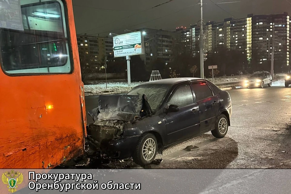 В ноябре 2024 года пьяный мужчина за рулем автомобиля «Лада Калина» врезался в троллейбус