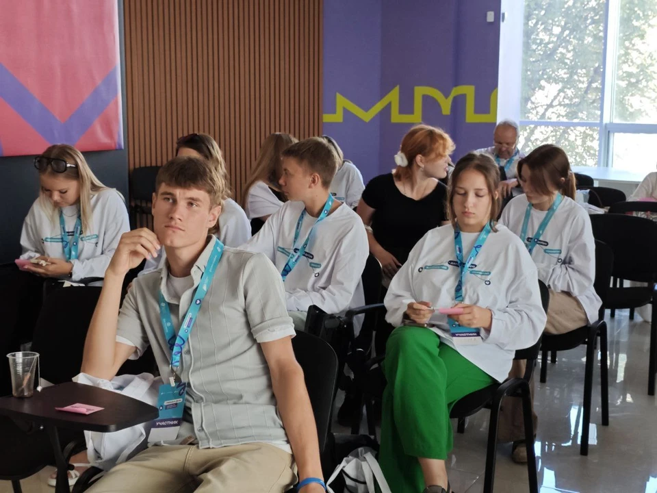 В Луганском молодежном центре «Квартира» прошли обучение волонтеры