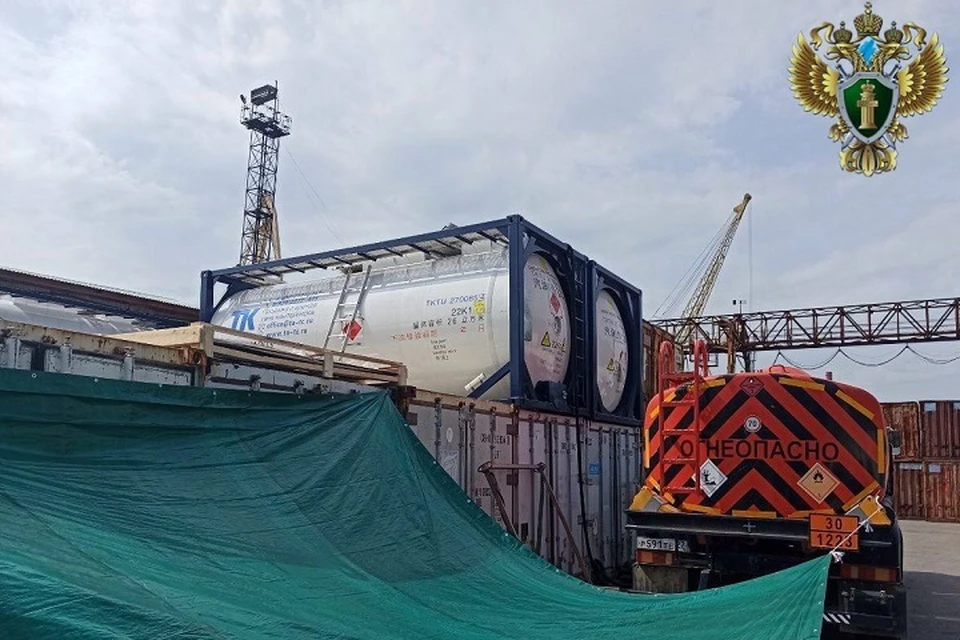 Двое мужчин погибли в цистерне на территории речного порта в Хабаровске Фото: Дальневосточная транспортная прокуратура