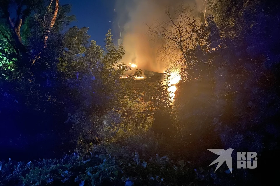 Появилось видео с места пожара Дома Банковского в центре Рязани
