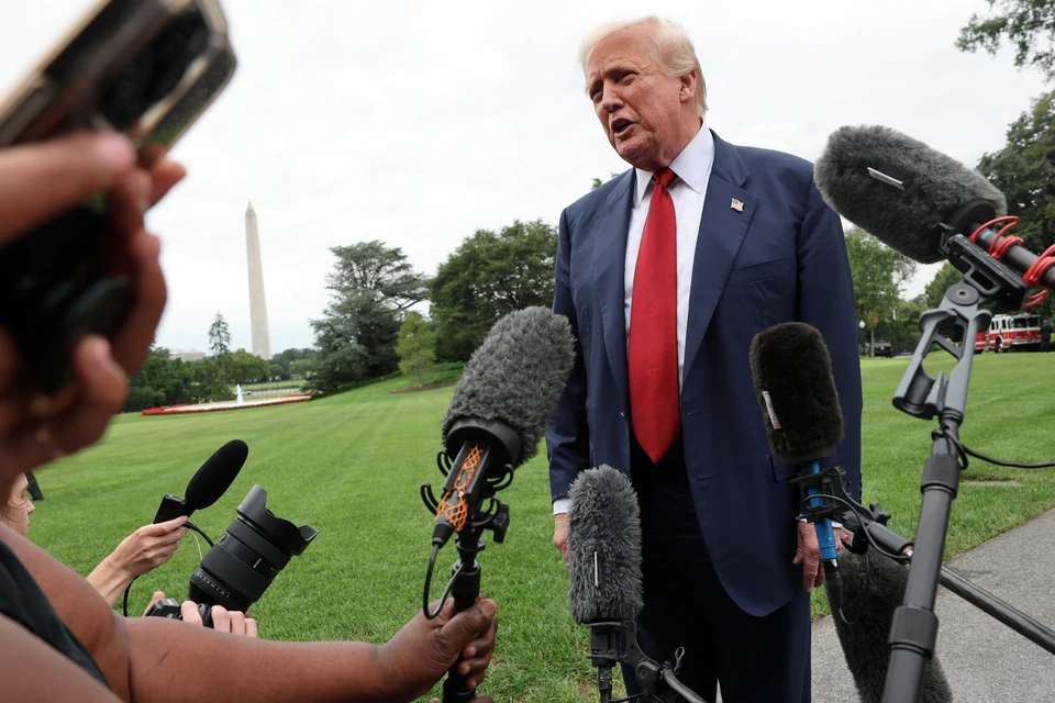 Трамп заявил, что принял решение о переброске подлодок ради защиты американцев