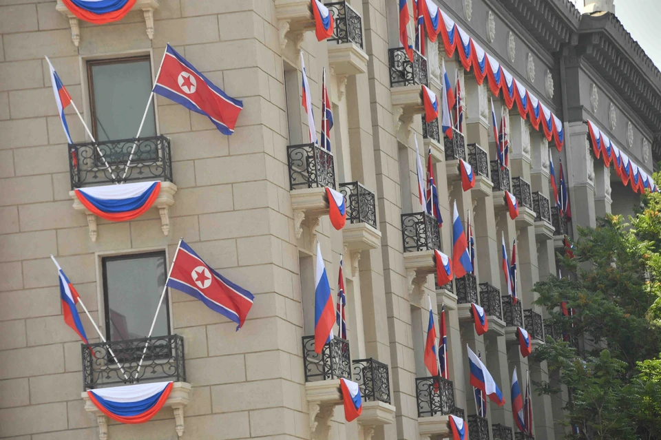 Российская туристка купила в Северной Корее ядерную боеголовку