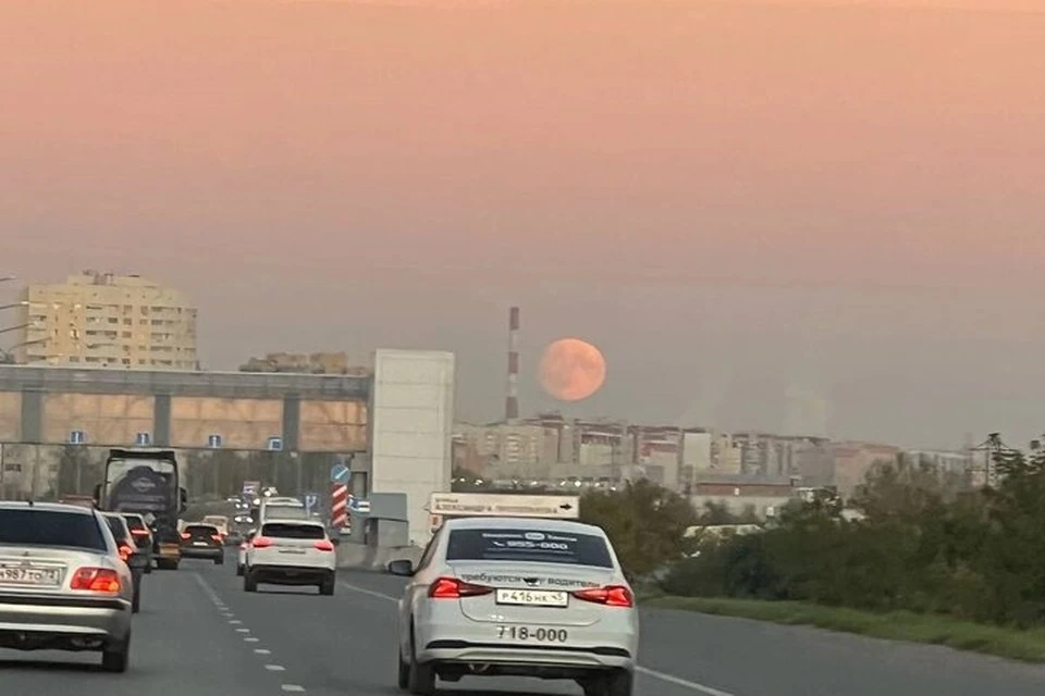 Несмотря на ожидание любопытствующих наблюдателей, увидеть знаменитые кольца Сатурна будет непросто.