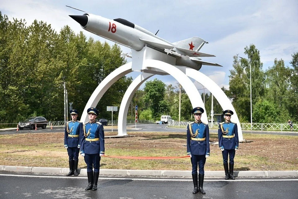 Самолет-памятник появился на въезде в Рыбинск.