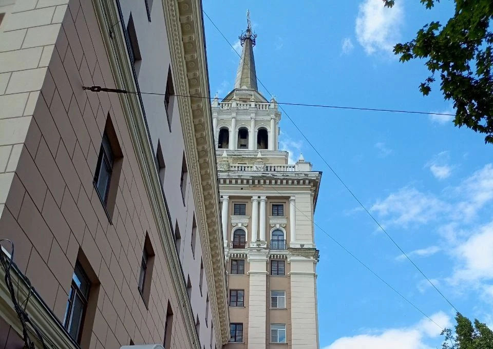 Издалека разрушения не так заметны