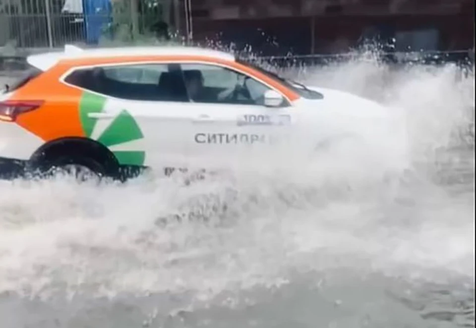 Улицы Нижнего Новгорода частично затопило после ливня. Фото: "Нижний Новгород с огоньком"