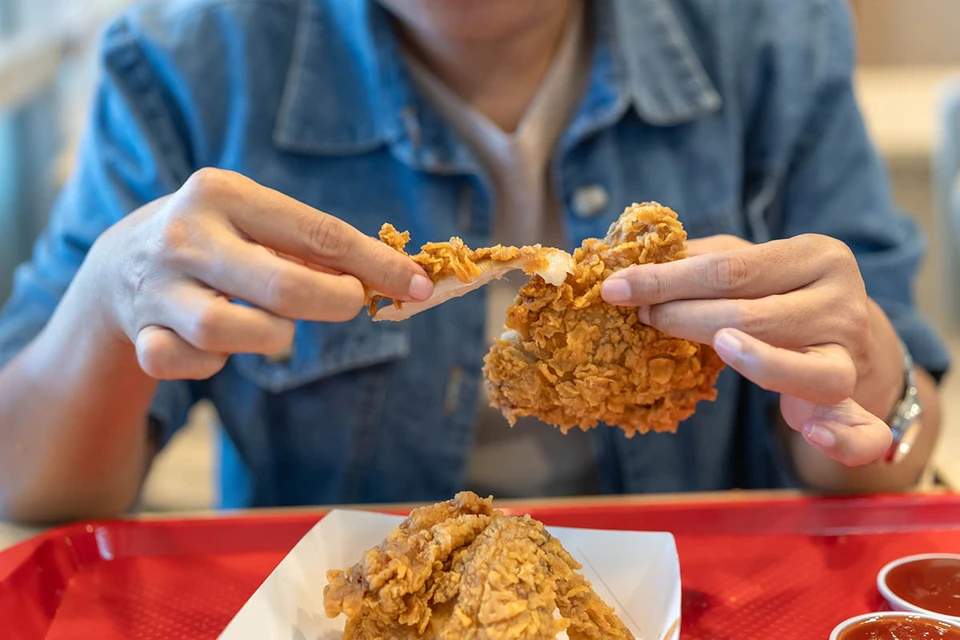 Отказ от ультраобработанных продуктов поможет худеть в два раза быстрее. Фото: Nittaya Khuangthip/Shutterstock/Fotodom