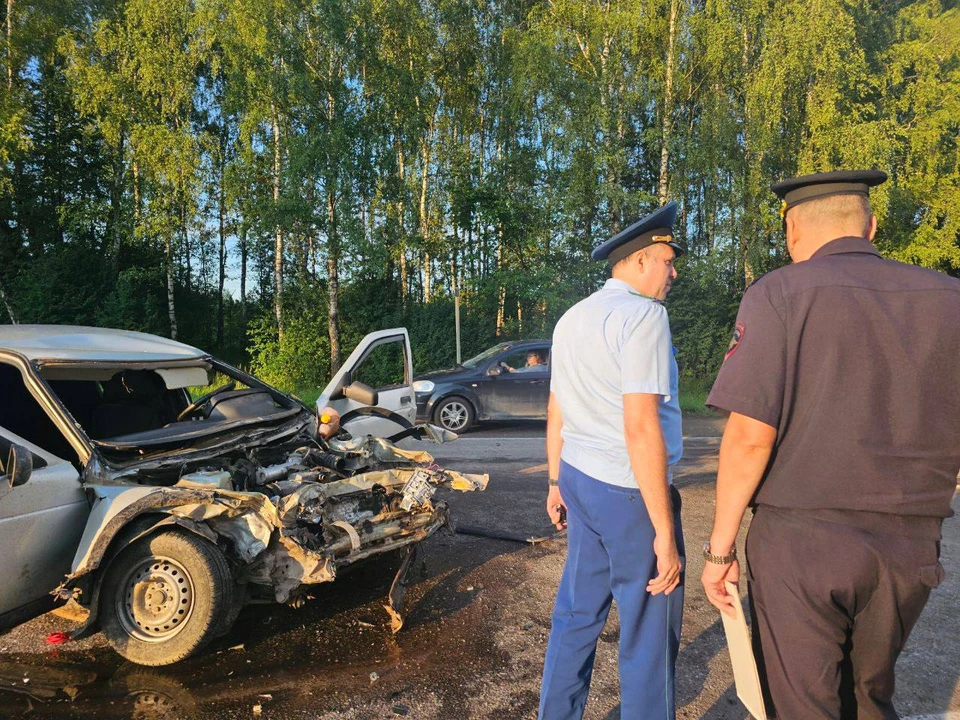 Молодой водитель спровоцировал смертельное ДТП на трассе Калуга – Медынь.