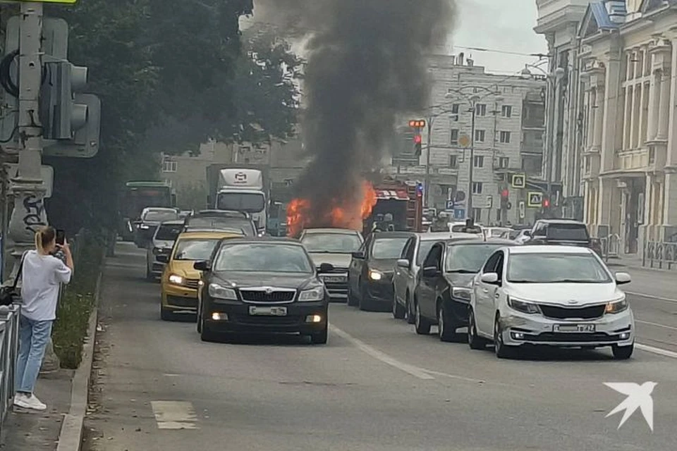 ЧП случилось на улице 8 Марта прямо рядом с Дендропарком Фото: читатель «КП»