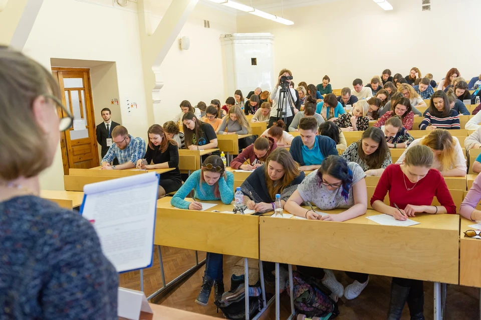 Среднестатистический абитуриент подает около трех заявлений.