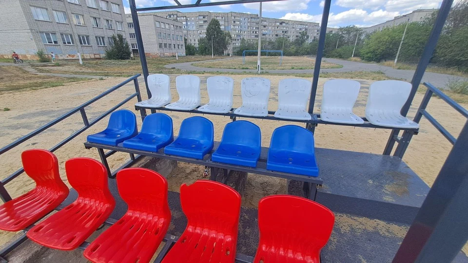 Вандалы вырвали и разбили кресла. ФОТО: Светлана Гребенькова