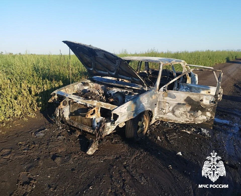 В Вейделевском районе на автодороге Вейделевка - Большие Липяги полностью сгорел «ВАЗ-2115».