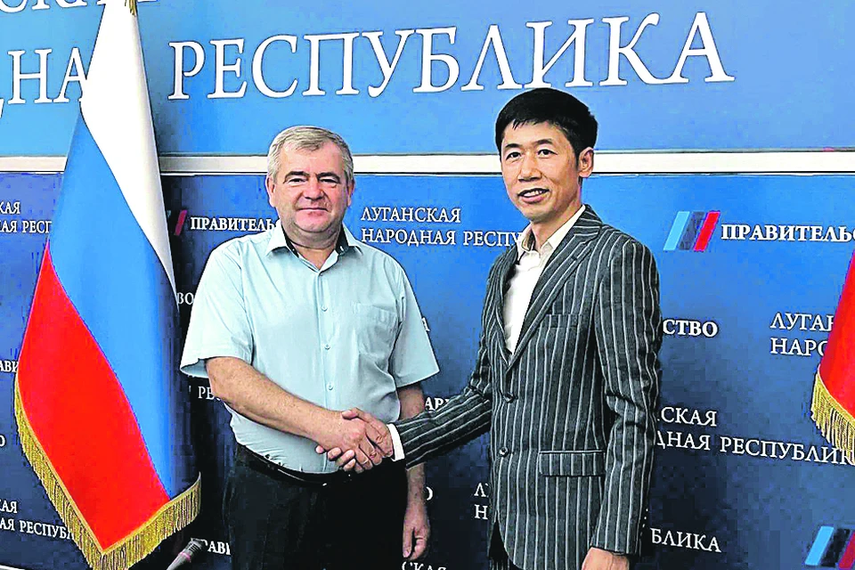 Подписи под меморандумом поставили первый заместитель председателя правительства ЛНР Юрий Говтвин и глава китайской делегации Ли Чжиюань. Администрация главы ЛНР