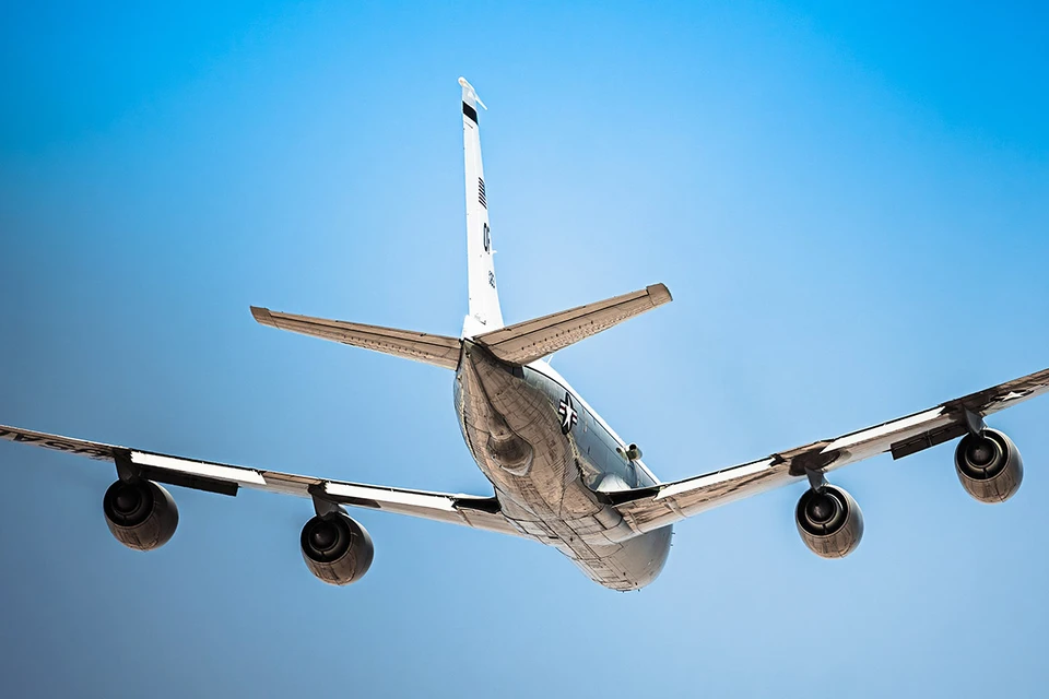 Самолет радиационной разведки Boeing WC-135R Военно-воздушных сил (ВВС) США подал сигнал бедствия недалеко от восточного побережья Великобритании