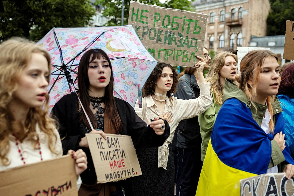 Pеальные протесты - это вам не «карманные митинги» под окном Зеленского после подписания закона против НАБУ
