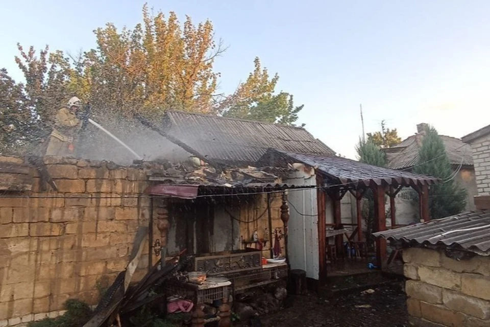 Возгорание произошло на частном подворье. Фото: МЧС России