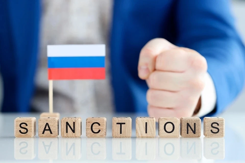 ЕК опровергла возможность снятия санкций с РФ при окончании конфликта на Украине