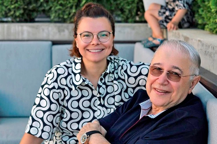 «Лучший из мужчин»: Брухунова показала 79-летнего Петросяна в бассейне