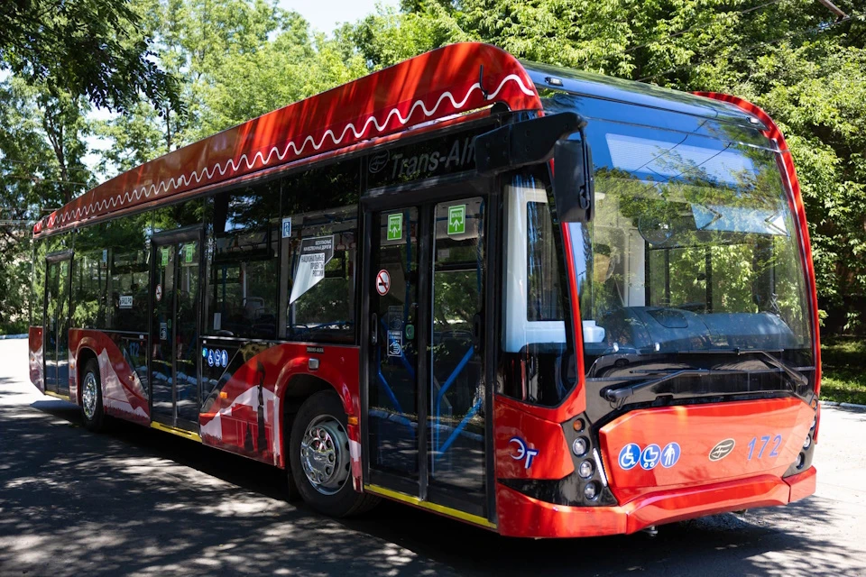 Уникальный по-своему электротранспорт курсирует по Владивостоку. Фото предоставлено администрацией Владивостока.
