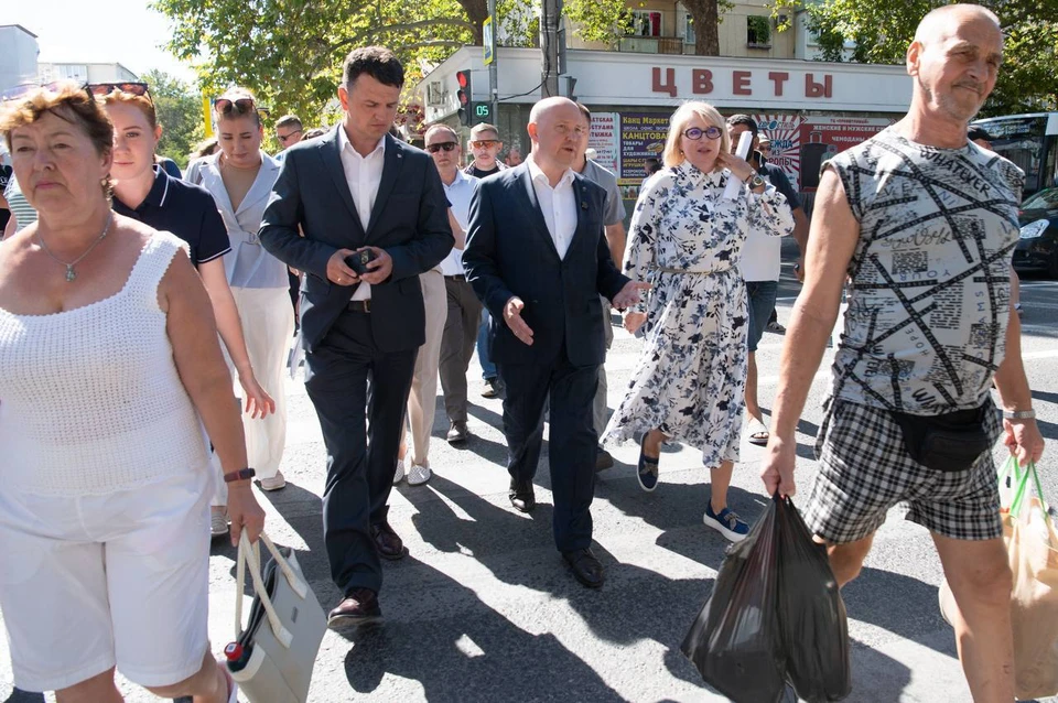 Михаил Развожаев побывал с рабочей поездкой на пр. Острякова. Фото: ТГ-канал Михаила Развожаева