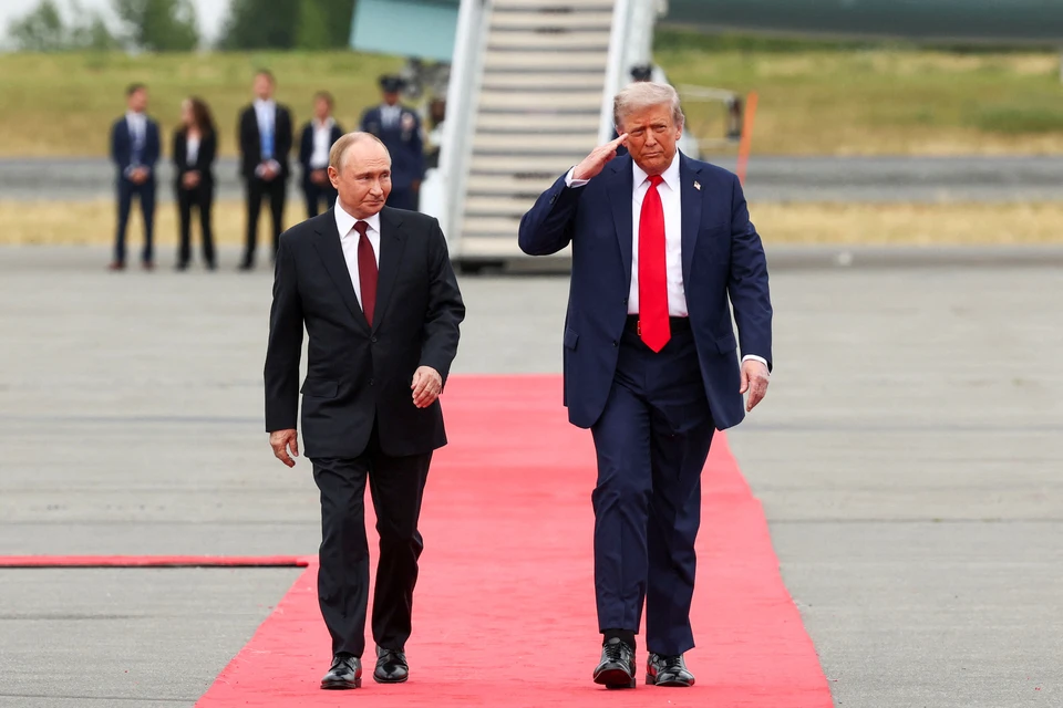 Трамп аплодисментами поприветствовал Путина в аэропорту Анкориджа