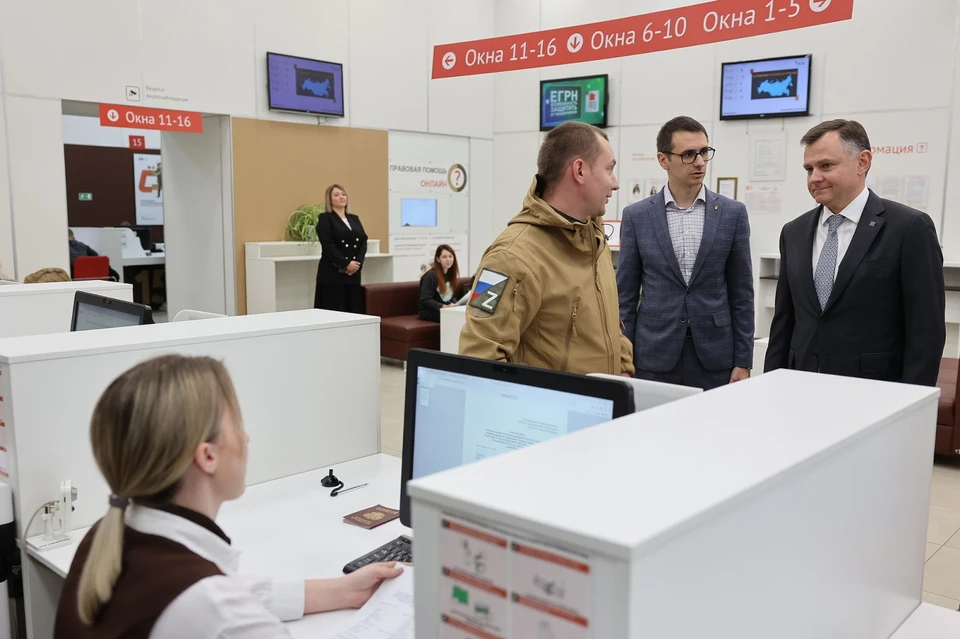 Юрий Слюсарь рассказал главе государства о новом формате оказания помощи военнослужащим по системе «одного окна». Фото: пресс-служба губернатора Ростовской области