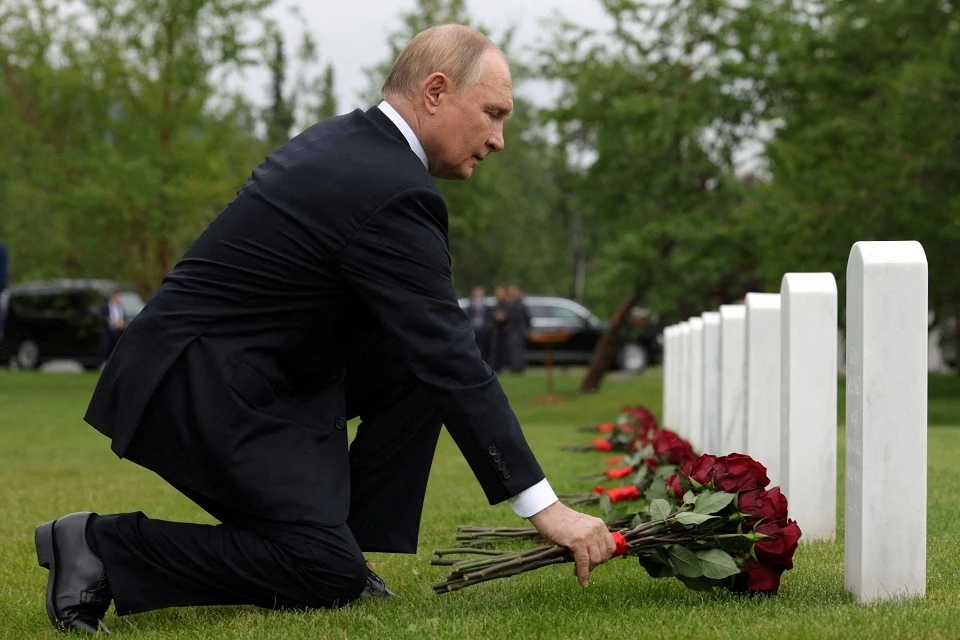 Путин поразил весь мир одним жестом на Аляске: российский лидер попал на первые полосы многих СМИ