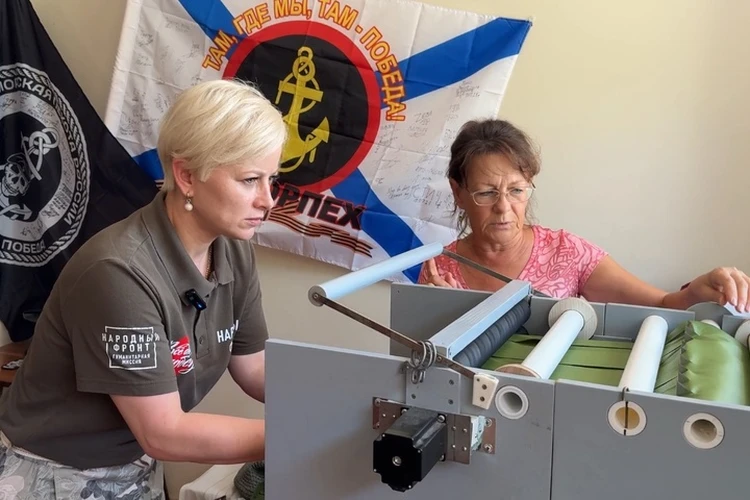 65 лет отдала этой воинской части: В Крыму плетут шапки-«невидимки» для солдат